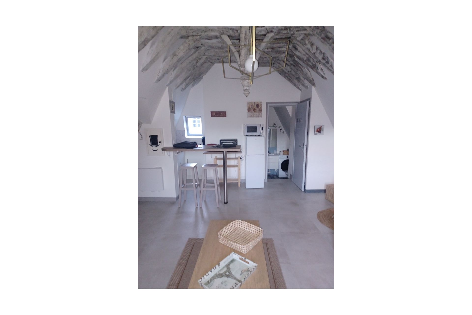 Studio meublé, aménagé et...