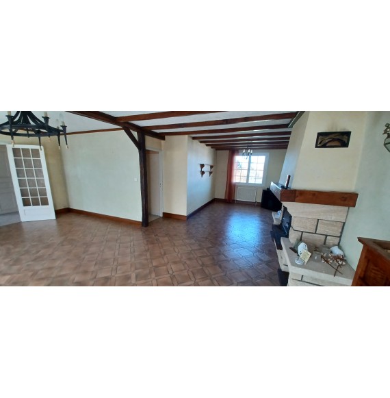 Situé dans agréable secteur, pavillon